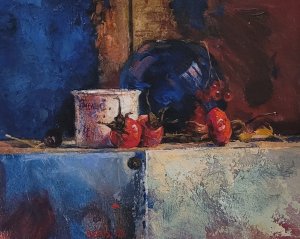 Wit potje met rozenbottels