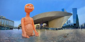 最新館藏 > Gewoon, Gezellig, Surrealistisch   E.T. bij Rotterdam Centraal  kopen?