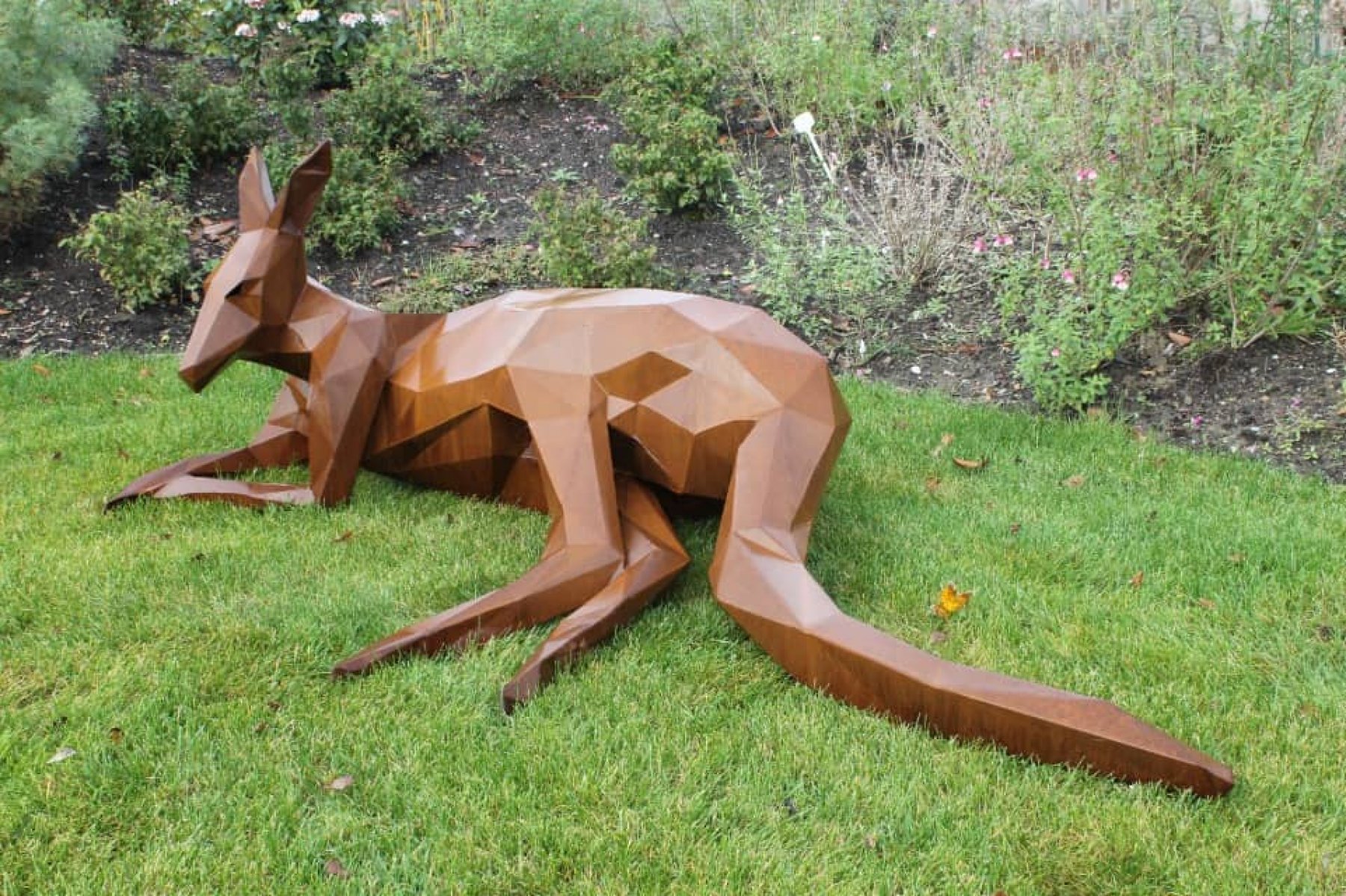 Cortenstaal: Kangoeroe van SteelArt SteelArt kopen? Kunst Kangoeroe van SteelArt SteelArt kopen?